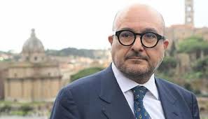 San tanché, San giuliano. Ma i santi di solito non sono ‘protettori’?