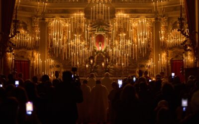 Malcesine e il Santo Triduo: 627 candele ad illuminare la chiesa di Santo Stefano