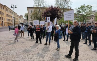 Sit-in in piazza Cittadella per la scuola