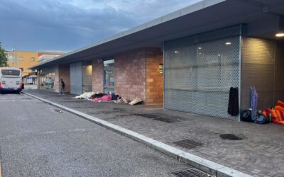 Stazione ormai dormitorio di accattoni